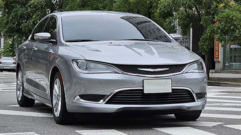 Chrysler 200